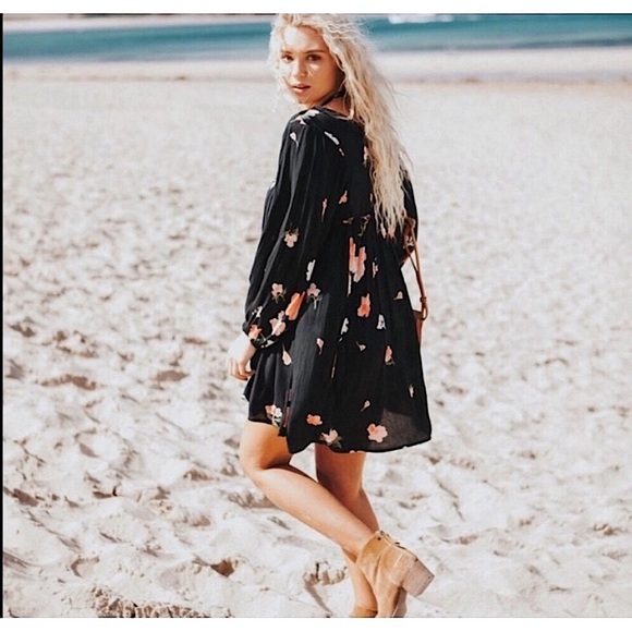 Billabong Dresses & Skirts - Billabong Black Floral Mini Dress